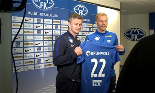 英国机构开狼队新帅赔率：罗杰斯居首，滕哈格紧随其后（英国机构公布狼队新帅赔率：罗杰斯领跑，滕哈格位居次席）