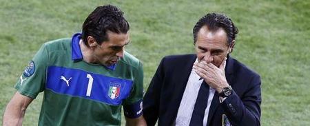 鹈鹕将围绕费尔斯、奎因重建，愿听取锡安、墨菲与琼斯的报价（鹈鹕重建围绕费尔斯与奎因，愿听取对锡安、墨菲、琼斯的交易报价）