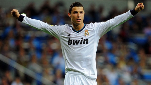 泰山磐石迎来青春风暴 鲁沪将士抵达力明备战围甲（青春风潮席卷泰山磐石，鲁沪将士会师力明备战围甲）