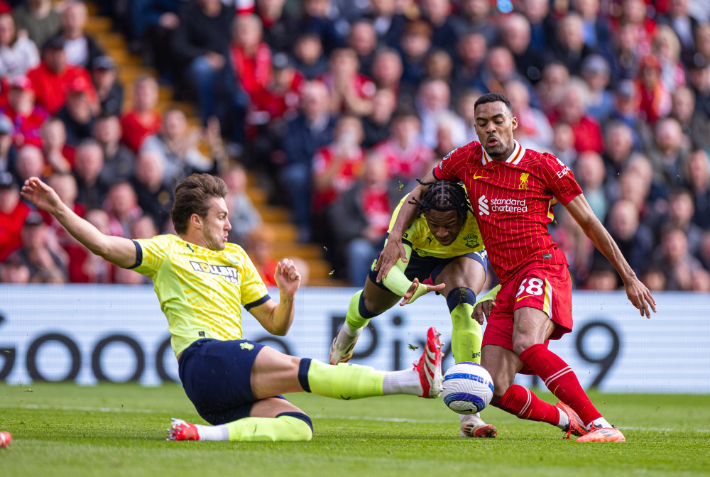 贝蒂斯迎战巴塞罗那：西甲第15轮焦点战一触即发！（西甲第15轮重头戏：贝蒂斯对阵巴塞罗那，开战在即！）