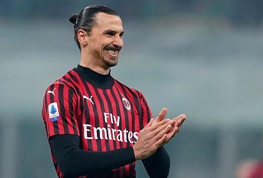 记者：上海申花5名外援以及谢鹏飞和戴伟浚随队出征亚冠客场（记者：申花五外援携谢鹏飞、戴伟浚随队奔赴亚冠客场）