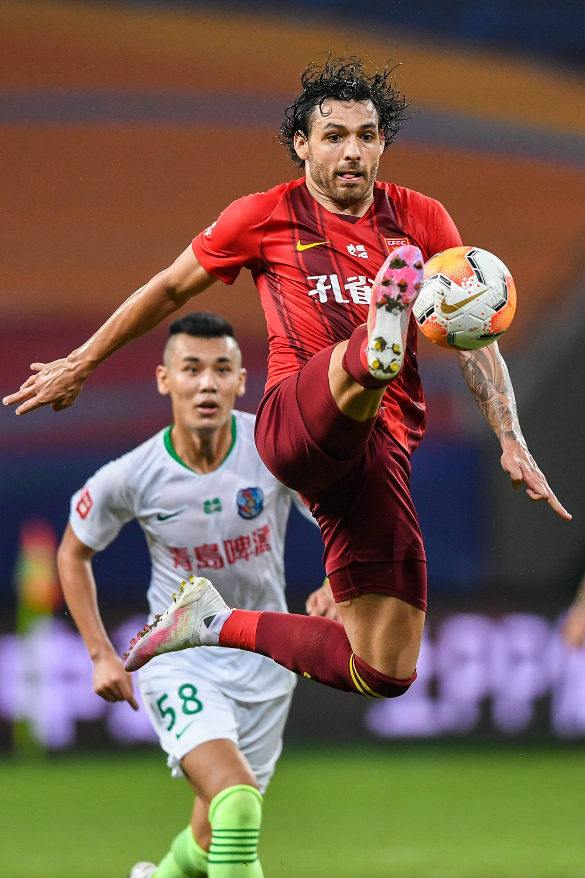 本世纪德甲戴帽数前10：莱万384场16次第1，凯恩76场10次第3（德甲本世纪帽子戏法榜前十：莱万384战16帽居首，凯恩76战10帽列第3）