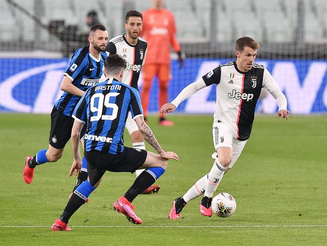 美国名记：苏亚雷斯因为无球状态下踢人被禁赛一场（美国名记称：苏亚雷斯因无球时脚踢对手被停赛一场）