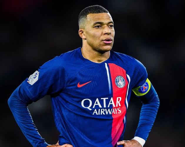 英超前瞻：曼联状态回暖期待连胜，西汉姆联进攻核心停赛（英超前瞻：曼联回暖剑指连胜，西汉姆联进攻核心遭停赛）