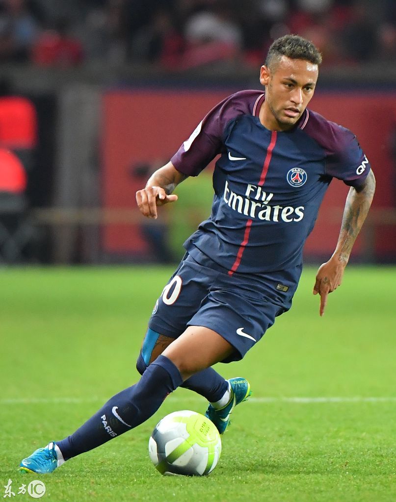 万项谈梅开二度：只能说运气比较好，赶上了这两个进球（万项谈双响：运气使然，恰逢两球入账）