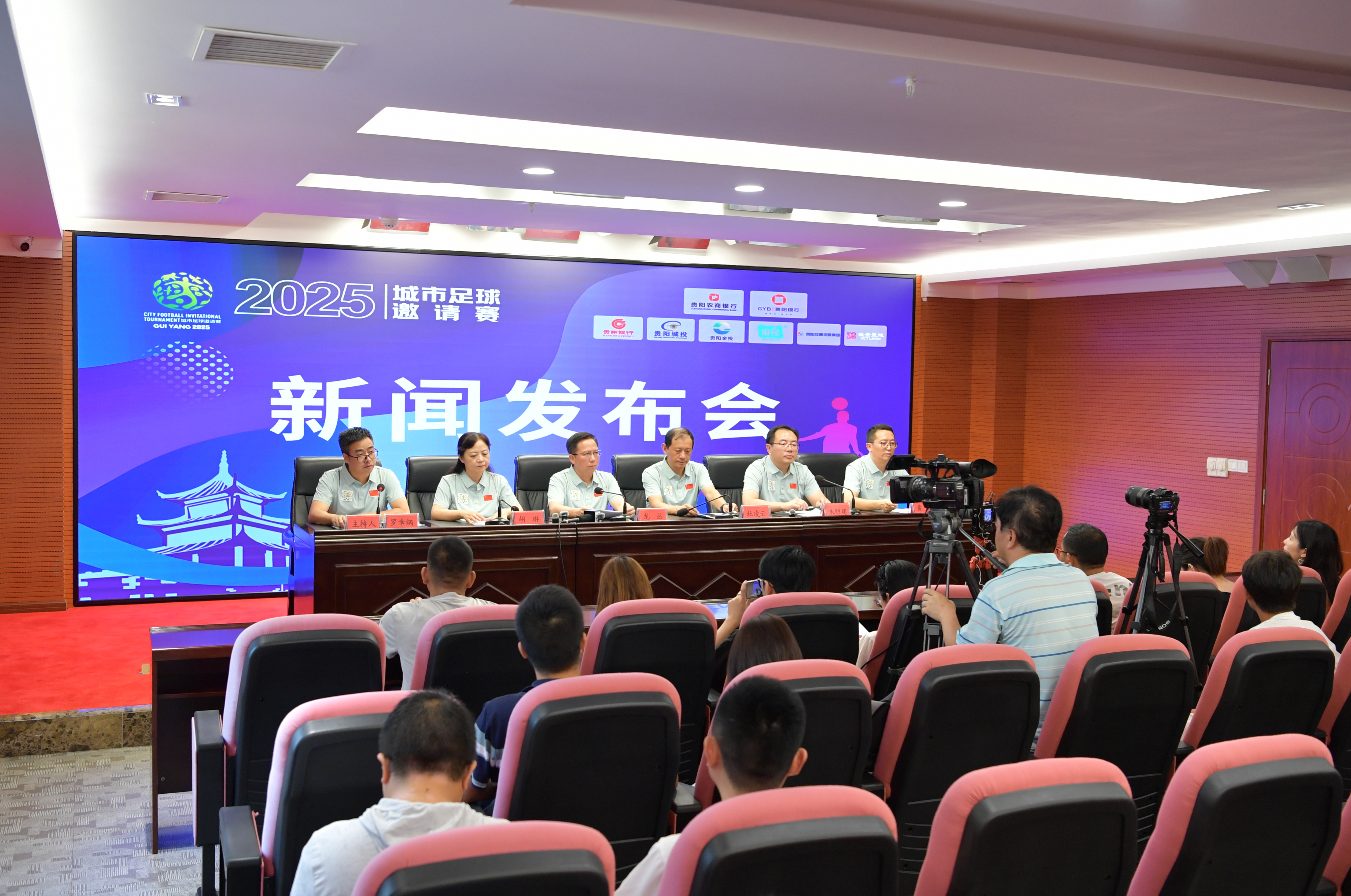 1.6亿到500万！英格兰前国脚6年身价缩水32倍，无球可踢躺赚1.5亿（从1.6亿缩水至500万：英格兰前国脚6年蒸发32倍，没球踢照样进账1.5亿）