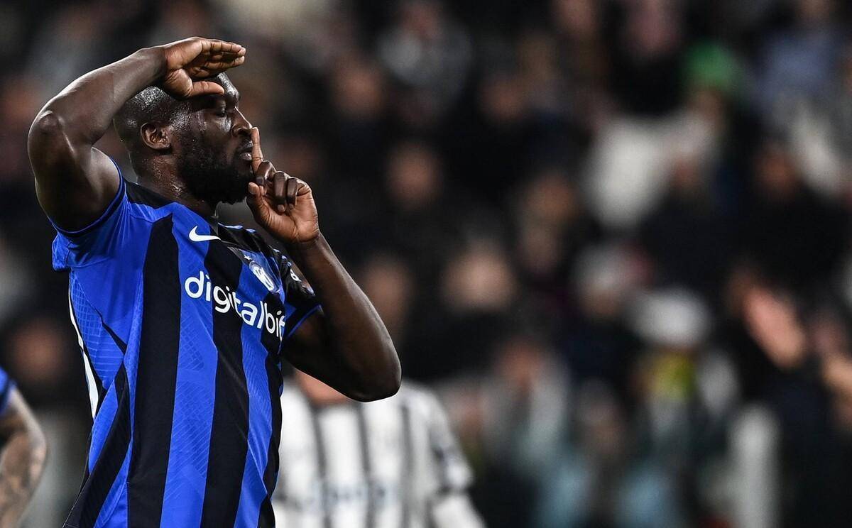 美记：独行侠交易戴维斯并非板上钉钉，他们不着急聘请总经理（美记称：独行侠追求戴维斯的交易尚未定案，暂不急于任命总经理）